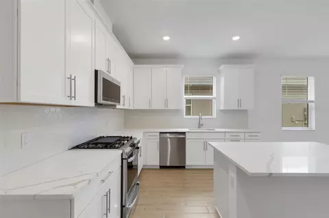 Kitchen - 18135 Cherished Loop, Bradenton, FL 34211 photo 4 of 4