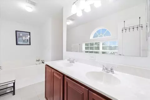 Bath - 3436 97th Ln E, Palmetto, FL 34221 photo 3 of 5