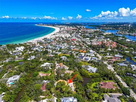 7233 Pine Needle Rd, Sarasota, FL 34242