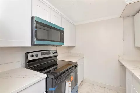 Kitchen - 416 27th Ave W, Bradenton, FL 34205 photo 2 of 3