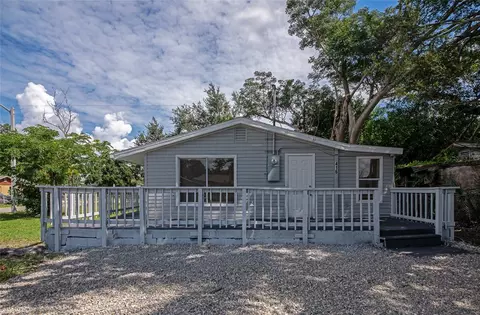 Exterior - 416 27th Ave W, Bradenton, FL 34205 photo 2 of 6