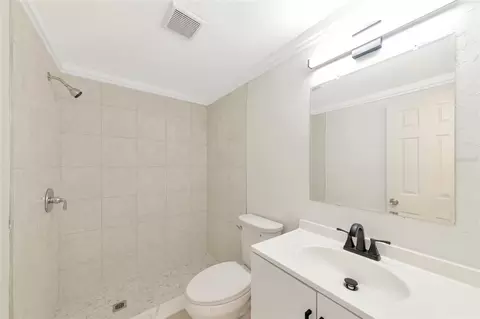 Bath - 416 27th Ave W, Bradenton, FL 34205 photo 1 of 1