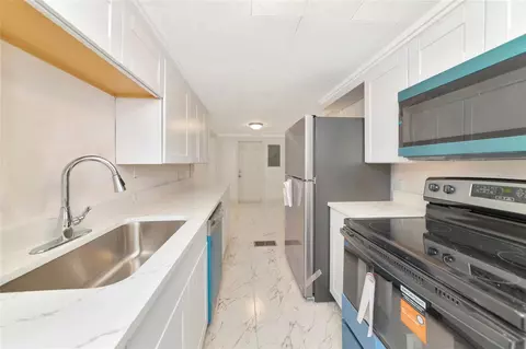 Kitchen - 416 27th Ave W, Bradenton, FL 34205 photo 3 of 3