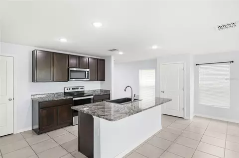 Kitchen - 10116 Charlotte Dr, Parrish, FL 34219 photo 2 of 3