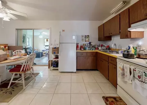 Kitchen - 2336 Java Plum Ave, Sarasota, FL 34232 photo 4 of 4
