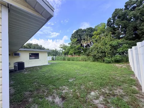 Exterior - 2336 Java Plum Ave, Sarasota, FL 34232 photo 4 of 8