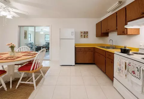 Kitchen - 2336 Java Plum Ave, Sarasota, FL 34232 photo 3 of 4