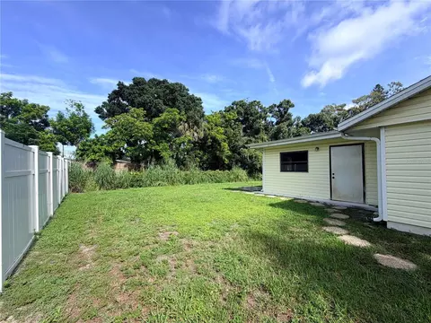 Exterior - 2336 Java Plum Ave, Sarasota, FL 34232 photo 7 of 8