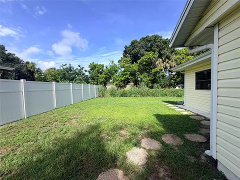 Exterior - 2336 Java Plum Ave, Sarasota, FL 34232 photo 2 of 8