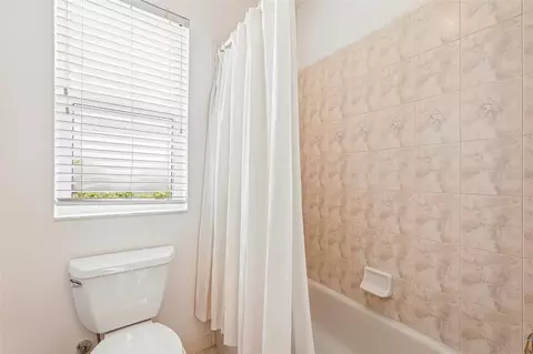 Bath - 403 Lansbrook Dr, Venice, FL 34292 photo 8 of 9