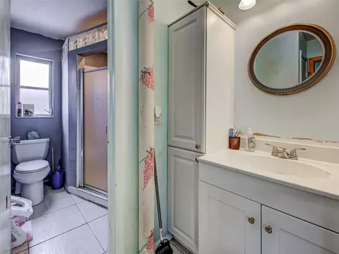 Bath - 355 Trinity Rd, Venice, FL 34293 photo 1 of 2