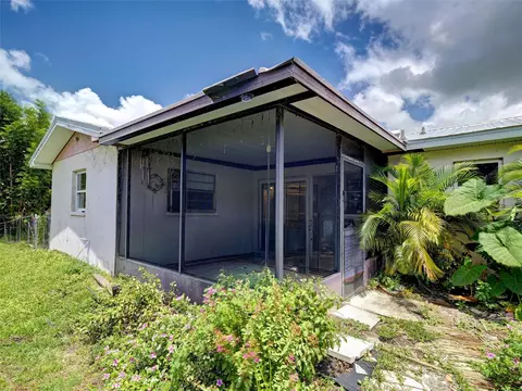 Exterior - 355 Trinity Rd, Venice, FL 34293 photo 10 of 13