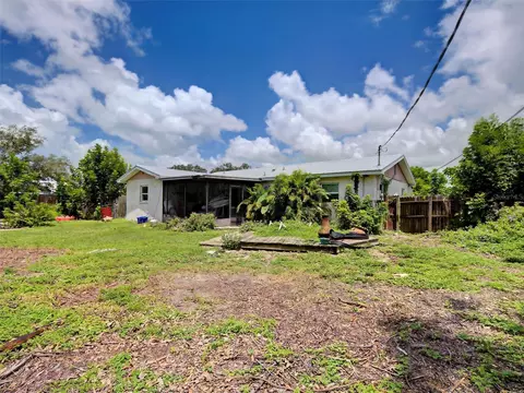 Exterior - 355 Trinity Rd, Venice, FL 34293 photo 7 of 13