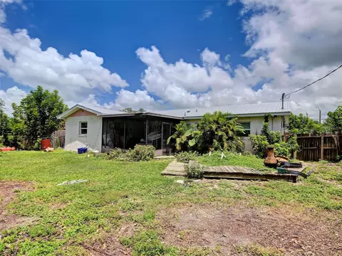 Exterior - 355 Trinity Rd, Venice, FL 34293 photo 9 of 13