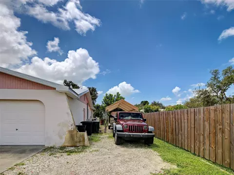 Exterior - 355 Trinity Rd, Venice, FL 34293 photo 4 of 13