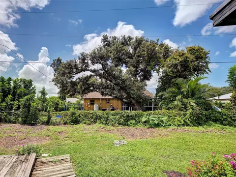Exterior - 355 Trinity Rd, Venice, FL 34293 photo 6 of 13