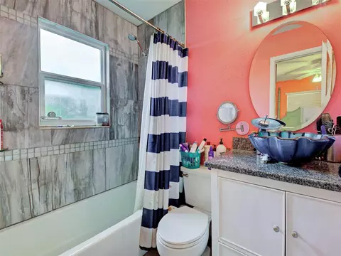 Bath - 355 Trinity Rd, Venice, FL 34293 photo 2 of 2