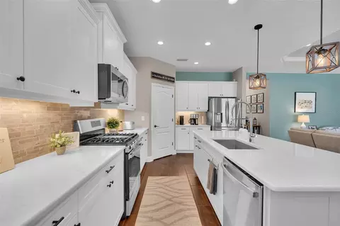 Kitchen - 3321 Woodmont Dr, Parrish, FL 34219 photo 5 of 8