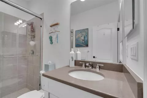Bath - 3321 Woodmont Dr, Parrish, FL 34219 photo 5 of 7