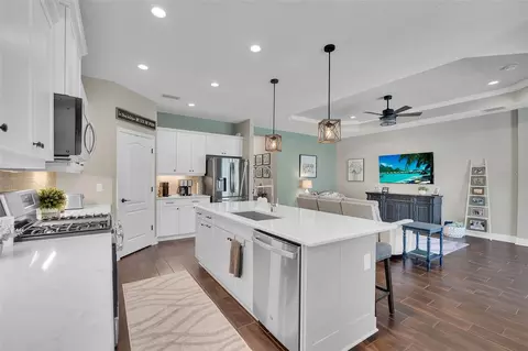 Kitchen - 3321 Woodmont Dr, Parrish, FL 34219 photo 4 of 8
