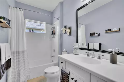 Bath - 3321 Woodmont Dr, Parrish, FL 34219 photo 6 of 7