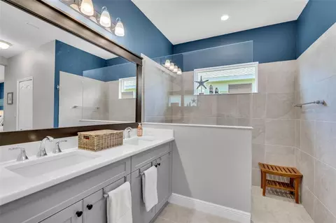 Bath - 3321 Woodmont Dr, Parrish, FL 34219 photo 2 of 7