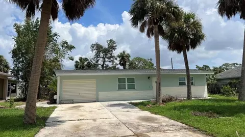 2618 Lakeshore Cir, Port Charlotte, FL 33952