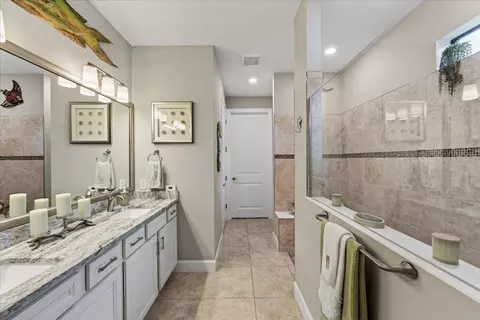 Bath - 7608 Viola Loop, Bradenton, FL 34202 photo 5 of 8