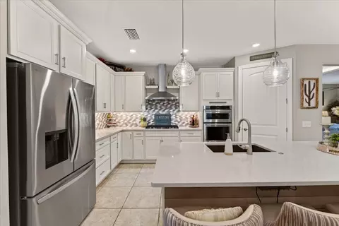 Kitchen - 7608 Viola Loop, Bradenton, FL 34202 photo 1 of 10