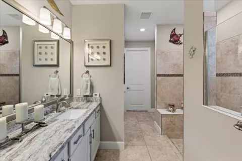 Bath - 7608 Viola Loop, Bradenton, FL 34202 photo 4 of 8
