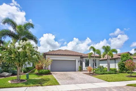 Exterior - 7608 Viola Loop, Bradenton, FL 34202 photo 2 of 16