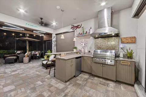 Kitchen - 7608 Viola Loop, Bradenton, FL 34202 photo 8 of 10