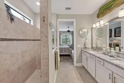 Bath - 7608 Viola Loop, Bradenton, FL 34202 photo 1 of 8
