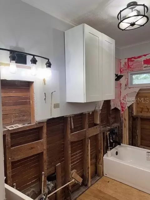 Bath - 1815 2nd Ave E, Bradenton, FL 34208 photo 1 of 6