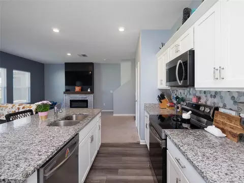 Kitchen - 9019 Waxwing Way, Parrish, FL 34219 photo 4 of 8