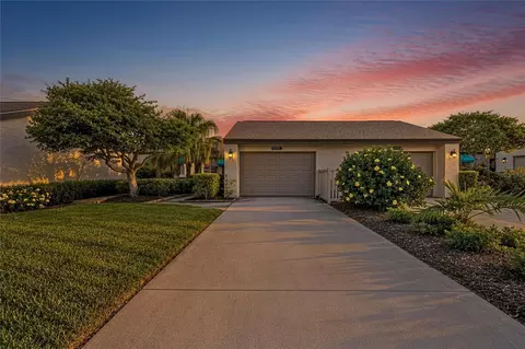 6085 Clubside Dr, Sarasota, FL 34243