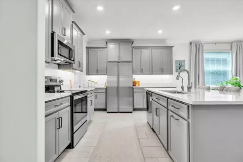 Kitchen - 14314 17th Ct E, Parrish, FL 34219 photo 5 of 13