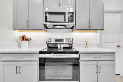 Kitchen - 14314 17th Ct E, Parrish, FL 34219 photo 10 of 13