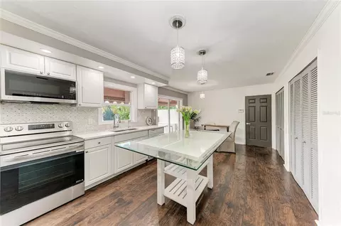 Kitchen - 4907 Kilty Ct E, Bradenton, FL 34203 photo 4 of 5