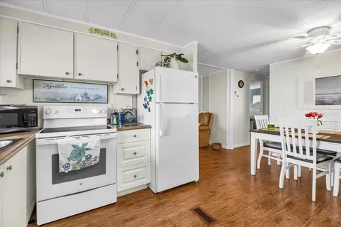Kitchen - 808 53rd Ave E #209, Bradenton, FL 34203 photo 3 of 3
