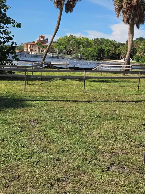 333 N Shore Dr, Sarasota, FL 34234