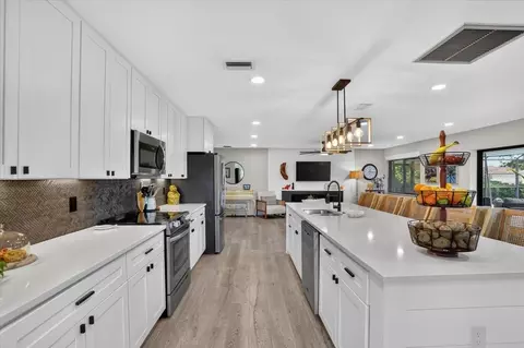Kitchen - 7204 13th Ave W, Bradenton, FL 34209 photo 5 of 5