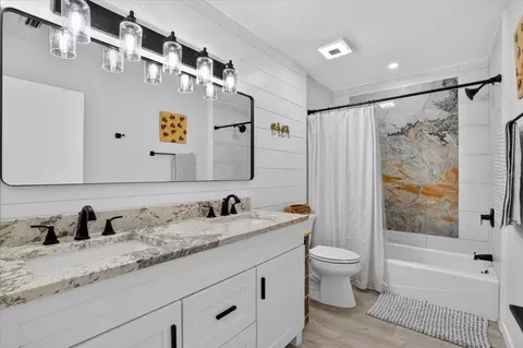 Bath - 7204 13th Ave W, Bradenton, FL 34209 photo 1 of 3