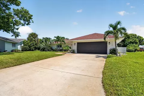 Exterior - 7204 13th Ave W, Bradenton, FL 34209 photo 3 of 14