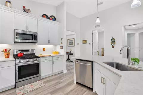 Kitchen - 12923 Rainwashed Loop, Parrish, FL 34219 photo 4 of 5