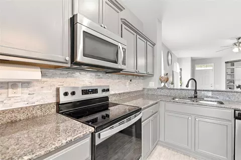 Kitchen - 10723 56th St E, Parrish, FL 34219 photo 7 of 8