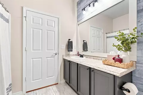 Bath - 10723 56th St E, Parrish, FL 34219 photo 5 of 5