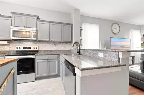 Kitchen - 10723 56th St E, Parrish, FL 34219 photo 5 of 8