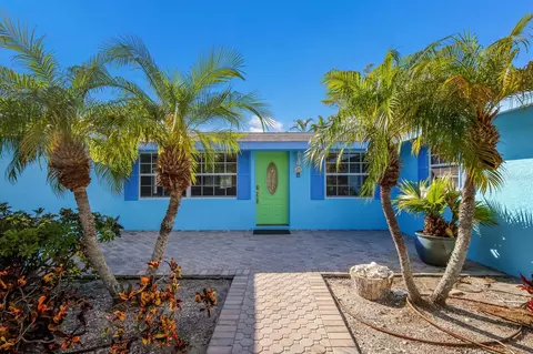 125 Crescent Dr, Anna Maria, FL 34216