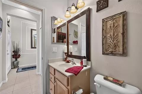 Bath - 1995 Batello Dr, Venice, FL 34292 photo 5 of 5